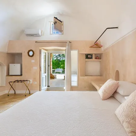 Masseria Li Capperi By Perle Di Puglia Bed & Breakfast 4*